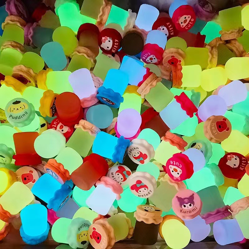 Llavero de botella de mermelada de miel luminoso de dibujos animados - Accesorio de colgante de micro paisaje de resina para comida y juego DIY