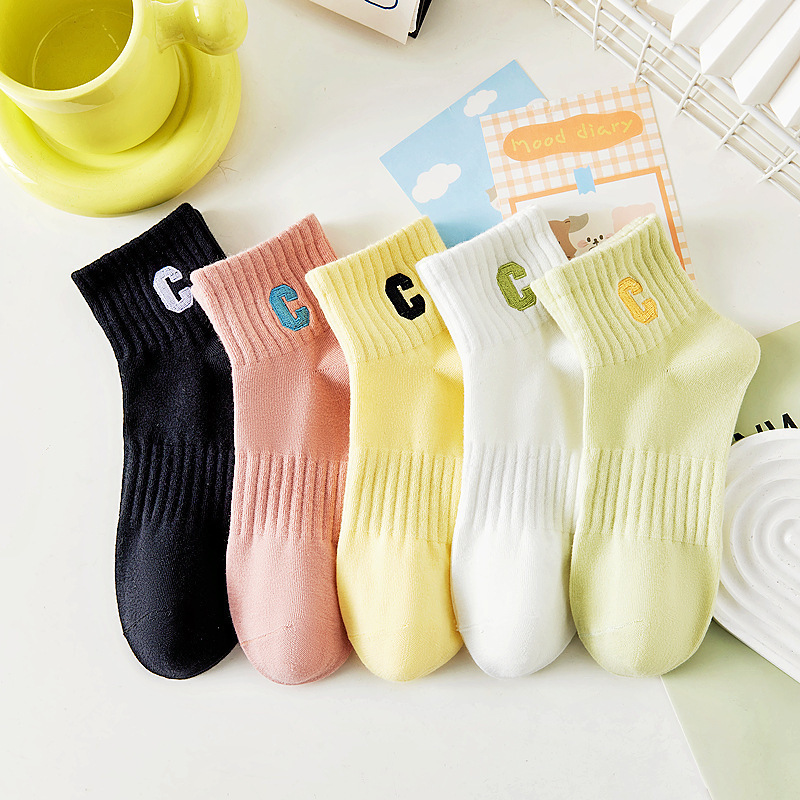 Women's Socks for Spring and Autumn with Letter Design, Trendy Short Socks for Women, Odor-Resistant, Solid Color Sports Socks for Summer, Casual Versatile Short Style Women's Socks for Spring and Autumn with Letter Design, Trendy Short Socks for Women, Odor-Resistant, Solid Color Sports Socks for Summer, Casual Versatile Short Style