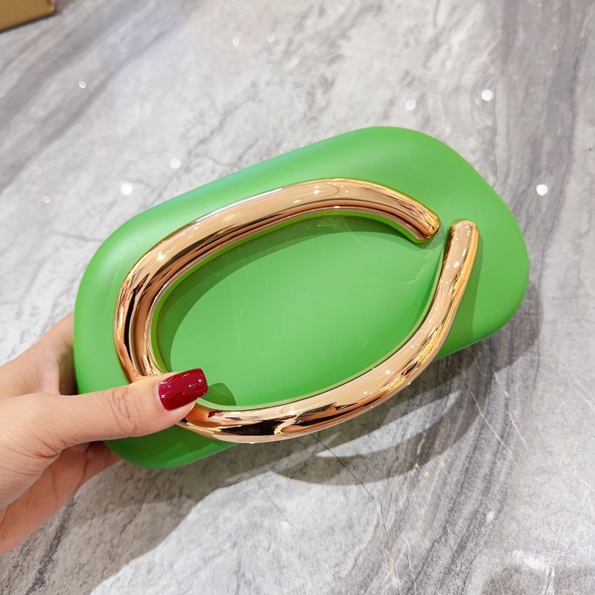 Europa y América tendencia transfronteriza bolsa de cena ligera de lujo bolsa acrílico cadena metal para llevar un solo hombro bolso de mano ropa de noche