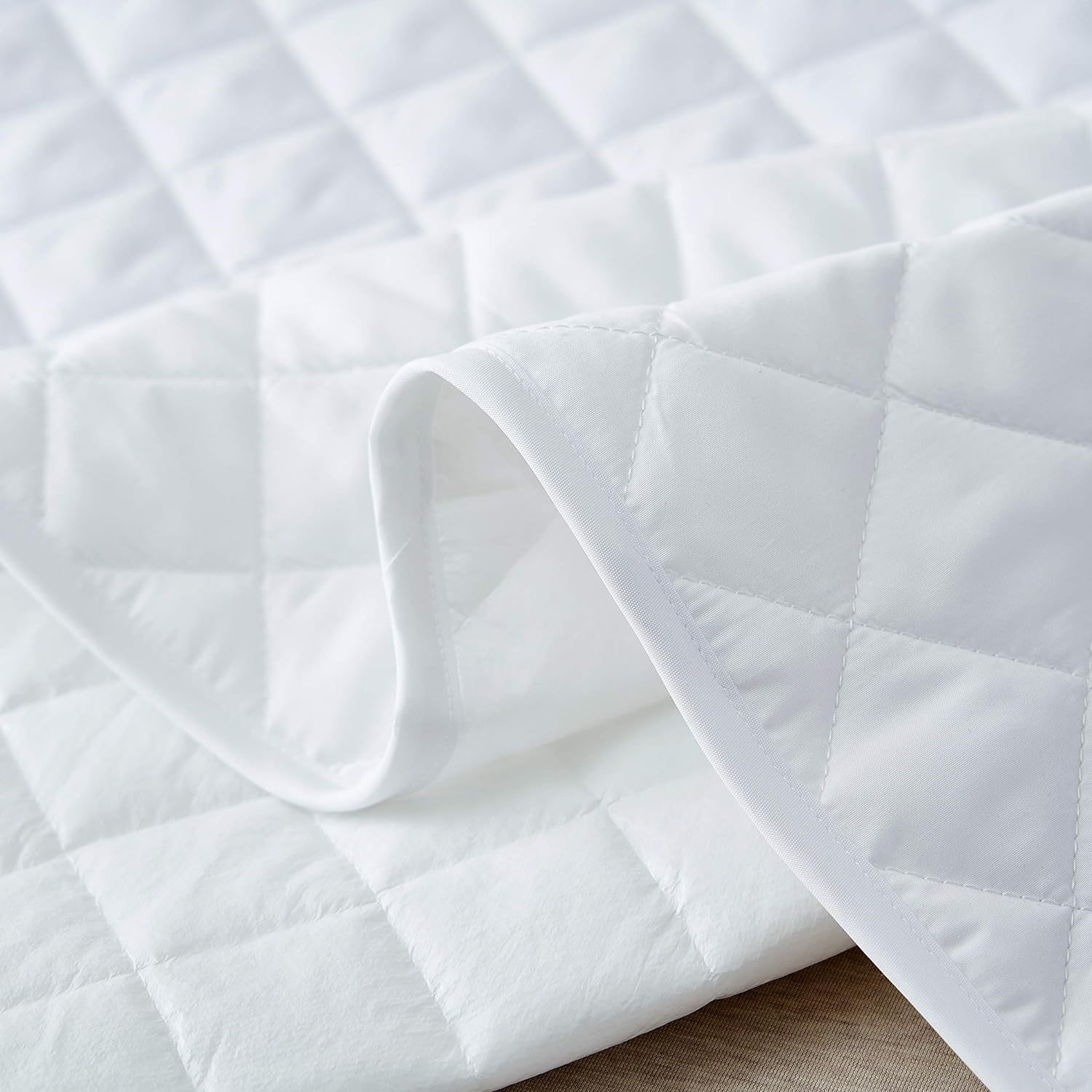 Amazon comercio electrónico transfronterizo al por mayor colchón impermeable cubierta protectora suave y cómoda cama doble personalizada image 2