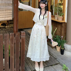 優しいスタイルのスーツ白日焼け止めカーディガンジャケット女性の夏の新しい刺繍花サスペンダードレス 2 点セット