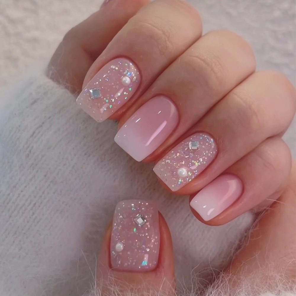 Las piezas de uñas deslumbrantes más vendidas en Europa y América, el temperamento de las chicas calientes es blanco, el cielo estrellado, las piezas de uñas de diamantes brillantes
