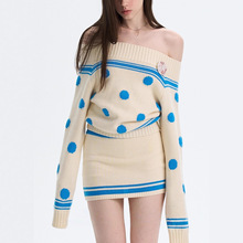 ����ѩ���{���͹�ײɫ���cë��Ů�ഩ���^ᘿ�����