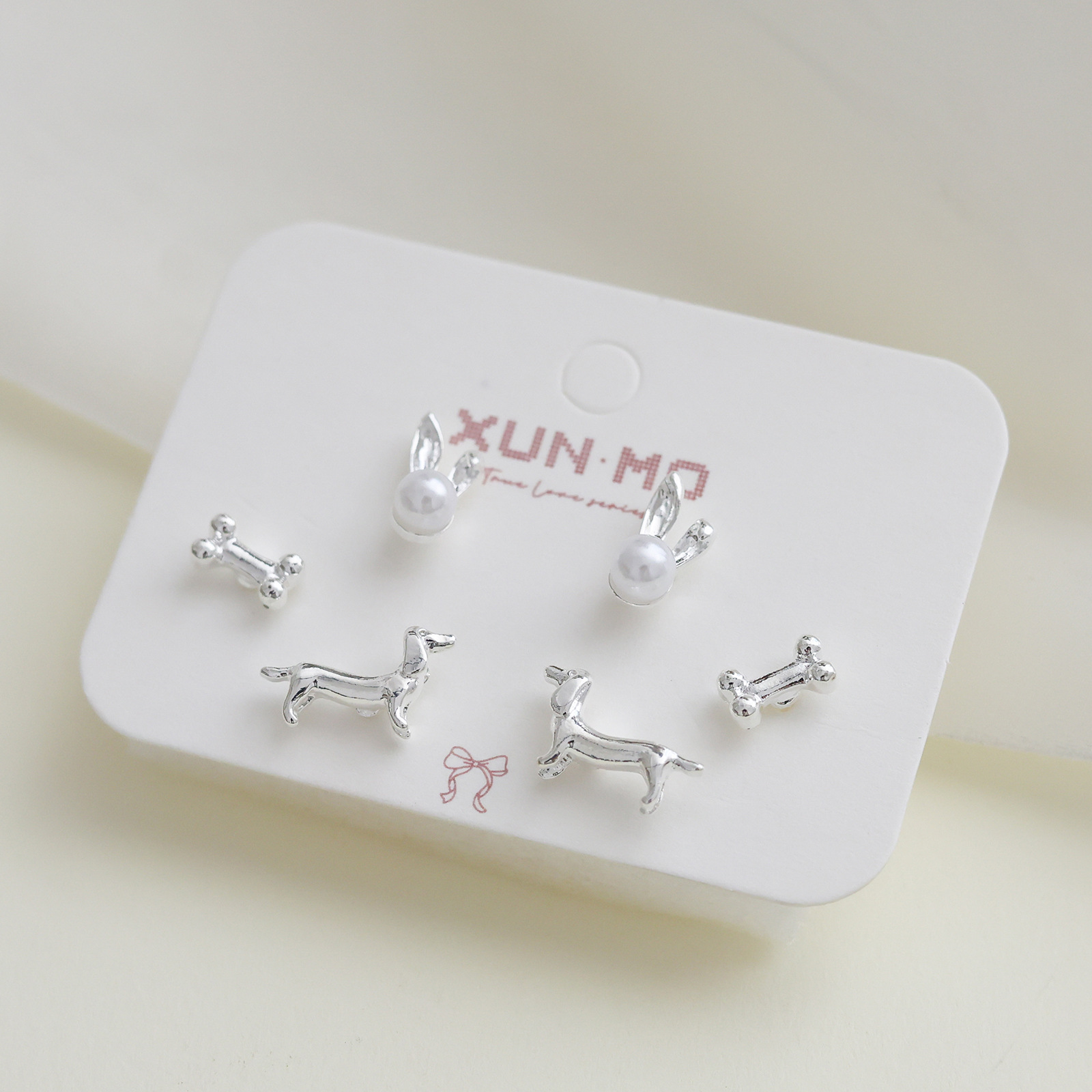 Juego de pendientes de aguja plateados, sencillos y compactos para mujer, pendientes geométricos en forma de corazón, bonitos, dulces y versátiles, venta al por mayor para puestos de mercado