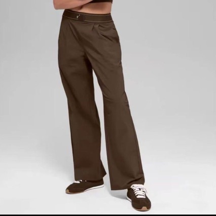 A10 pantalones de piernas largas de tejido rectas casuales cinturón elástico suelto deportivo femenino muestra piernas largas en stock image 1