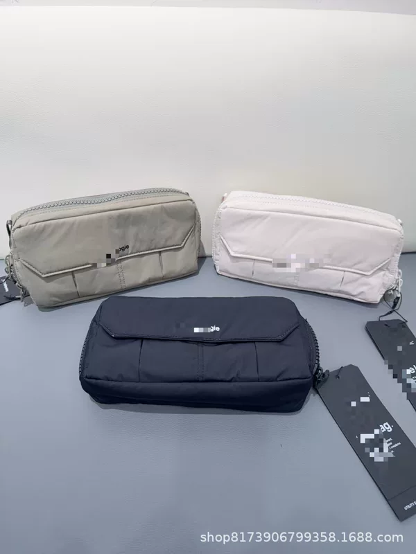 Shoulder bag, sports one-shoulder bag for men and women