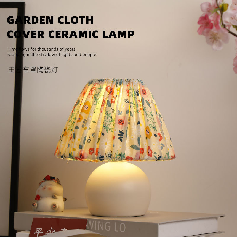 Ins-style mushroom small table lamp, retro bedside lamp, bedroom girl, warm night light, French country decoration, ceramic lamp
