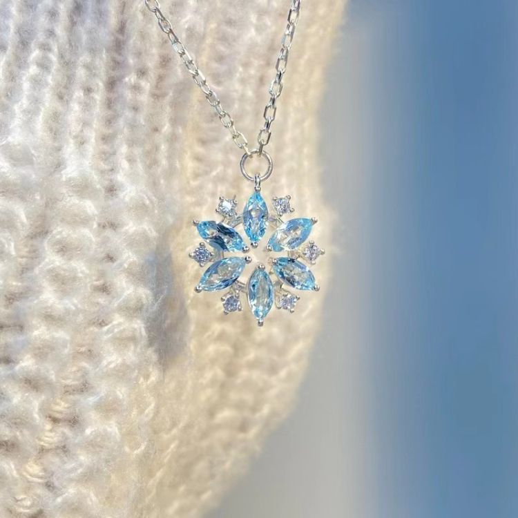 秋冬の新型フラッシュダイヤモンドの空色の雪の花のネックレスの女性の軽い豪華な大衆はドリルのネックレスのクリスマスの誕生日のプレゼントを設計します。|undefined