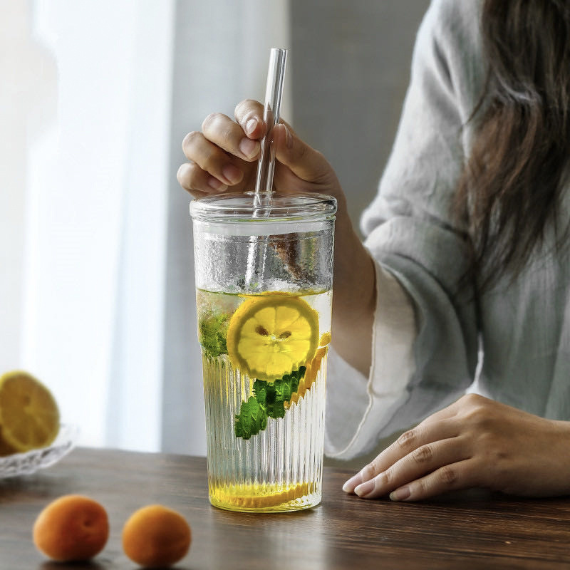 Taza de pajita de vidrio de viento ins con tapa Taza de agua resistente al calor engrosada de gran capacidad Taza de té con leche de café para niñas de alto valor