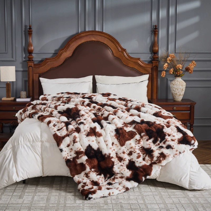 Duvet double-sided sofa blanket, thickened imitation rabbit fur bubble plush, multi-size