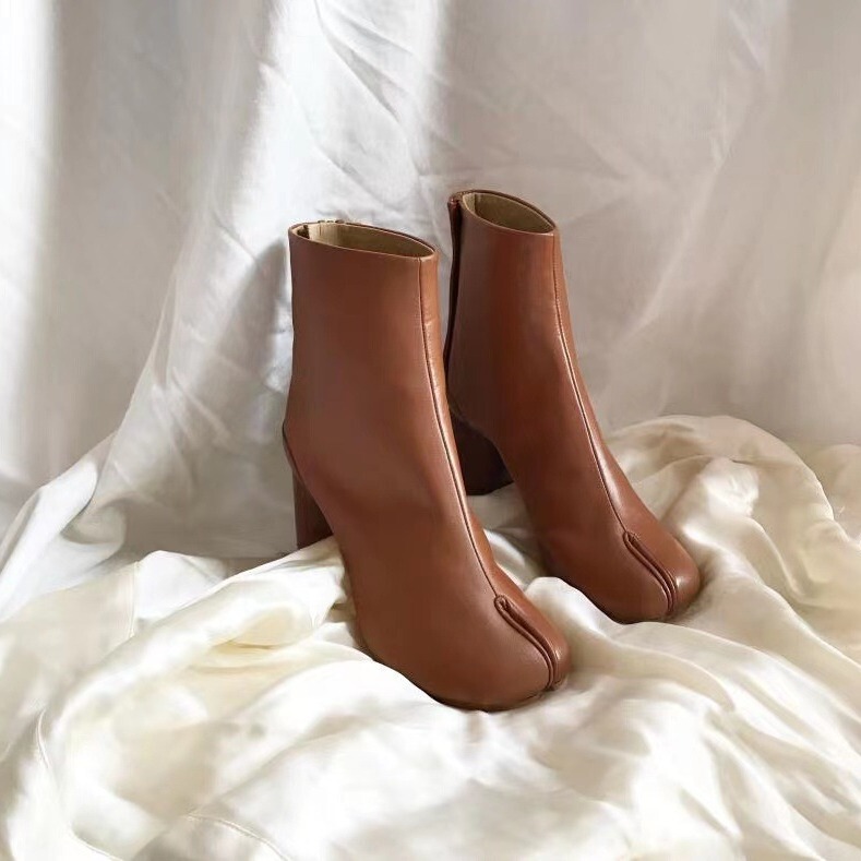 Star's Same Style Split-Toe Tabi Split-Toe Short Boots Series 8cm High-Heeled Horseshoe Pig's Trotters Mid-Calf Boots Split-Toe Boots for Women Star's Same Style Split-Toe Tabi Split-Toe Short Boots Series 8cm High-Heeled Horseshoe Pig's Trotters Mid-Calf Boots Split-Toe Boots for Women