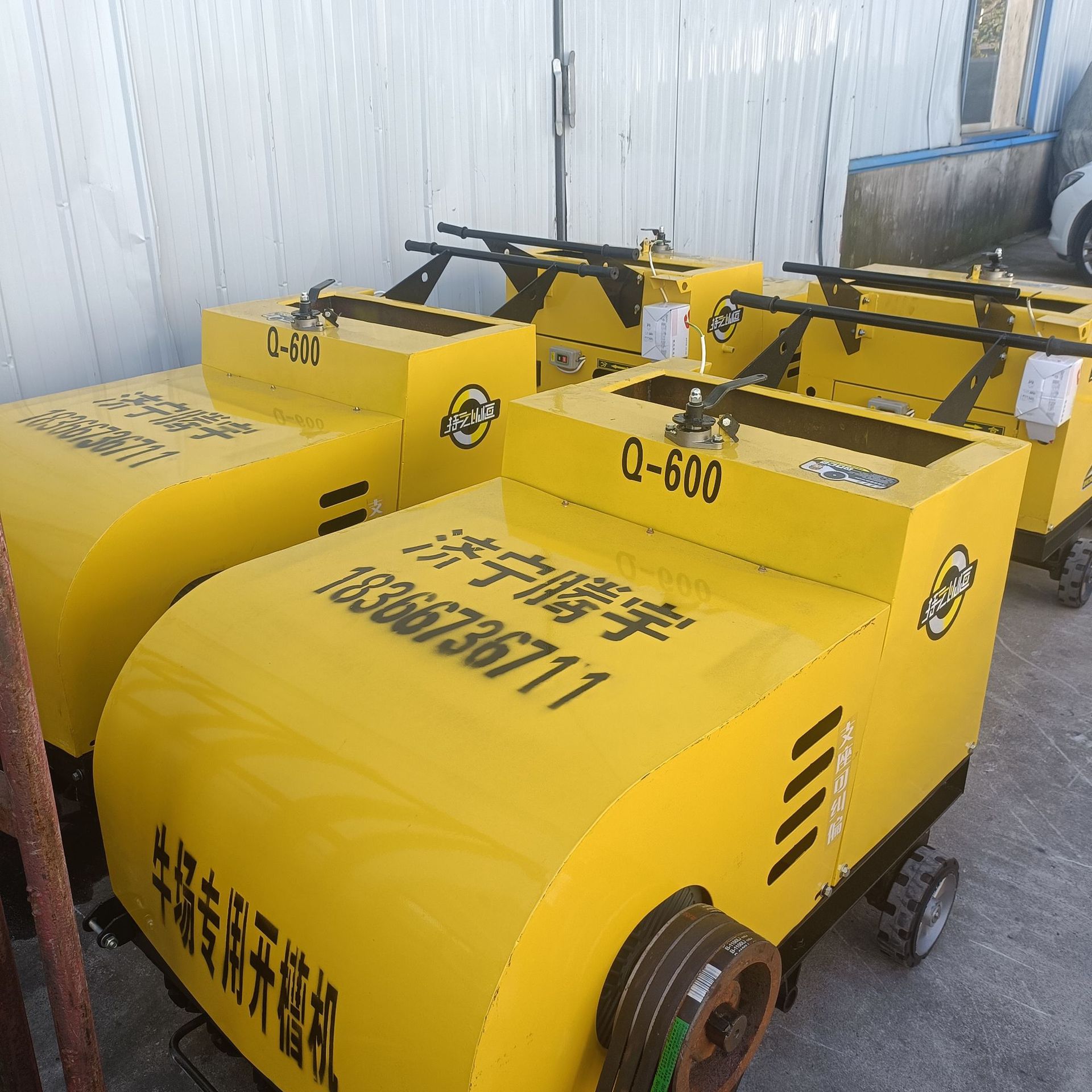 手推式奶牛场刻纹机厂家供应 柴油牧场用刻槽机梯形2公分多少钱台