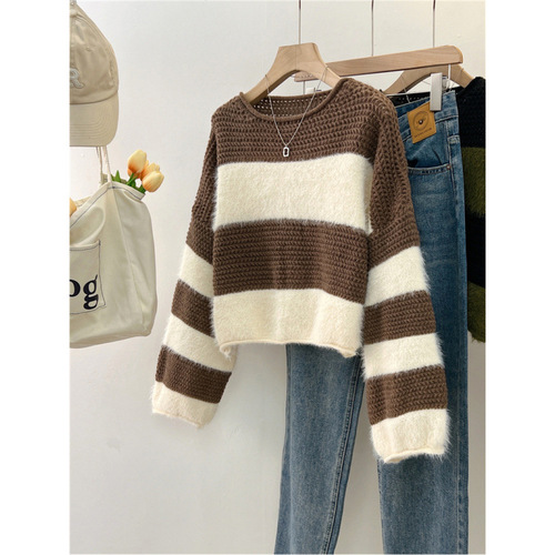 Retro-style Loose Short-Sleeve Lazy-Style Sweater for Women | Autumn/Winter Designer-Friendly Outerwear with Patchwork & Striped Knitted Top