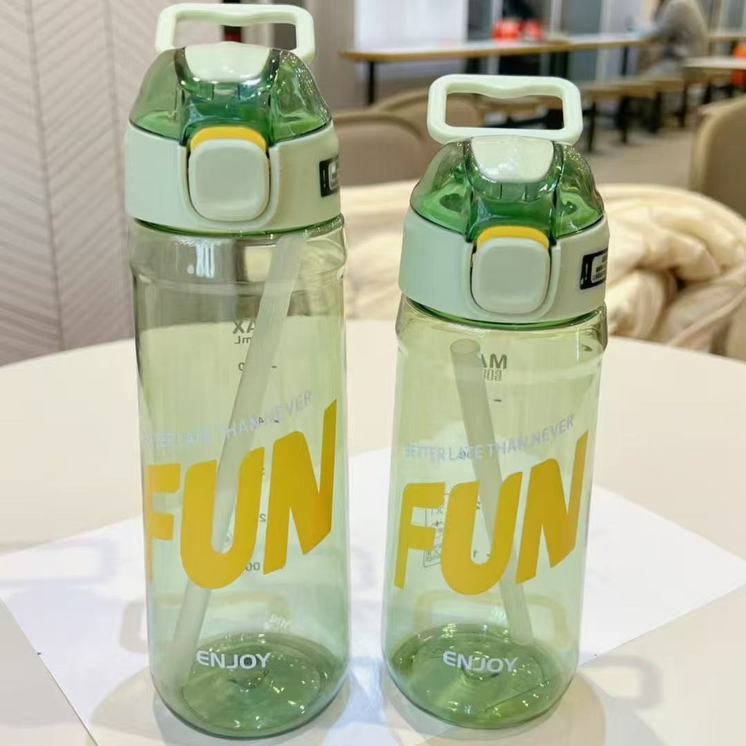 Fábrica Yitong taza de plástico de paja de gran capacidad 720ml botella de agua deportiva portátil para estudiantes de verano