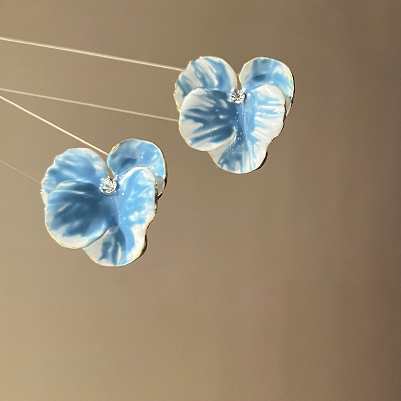 Aguja de plata, niebla de agua, iris, flores azules, pendientes pequeños, frescos, de alta gama, temperamento de moda, nuevos pendientes, mujeres al por mayor