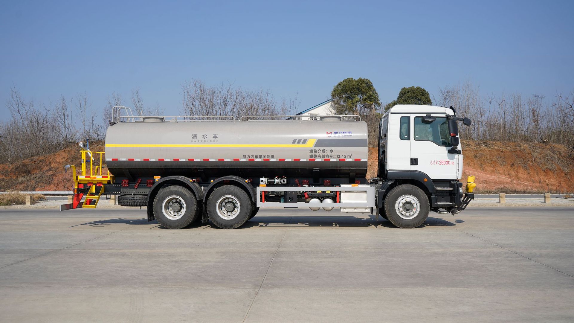 Sinotruk Howo Rear Eight-Wheel Sprinkler Truck 20 Cubic Meters Greening Spray Truck Price Large 22 Cubic Meters Stainless Steel Water Transport Truck