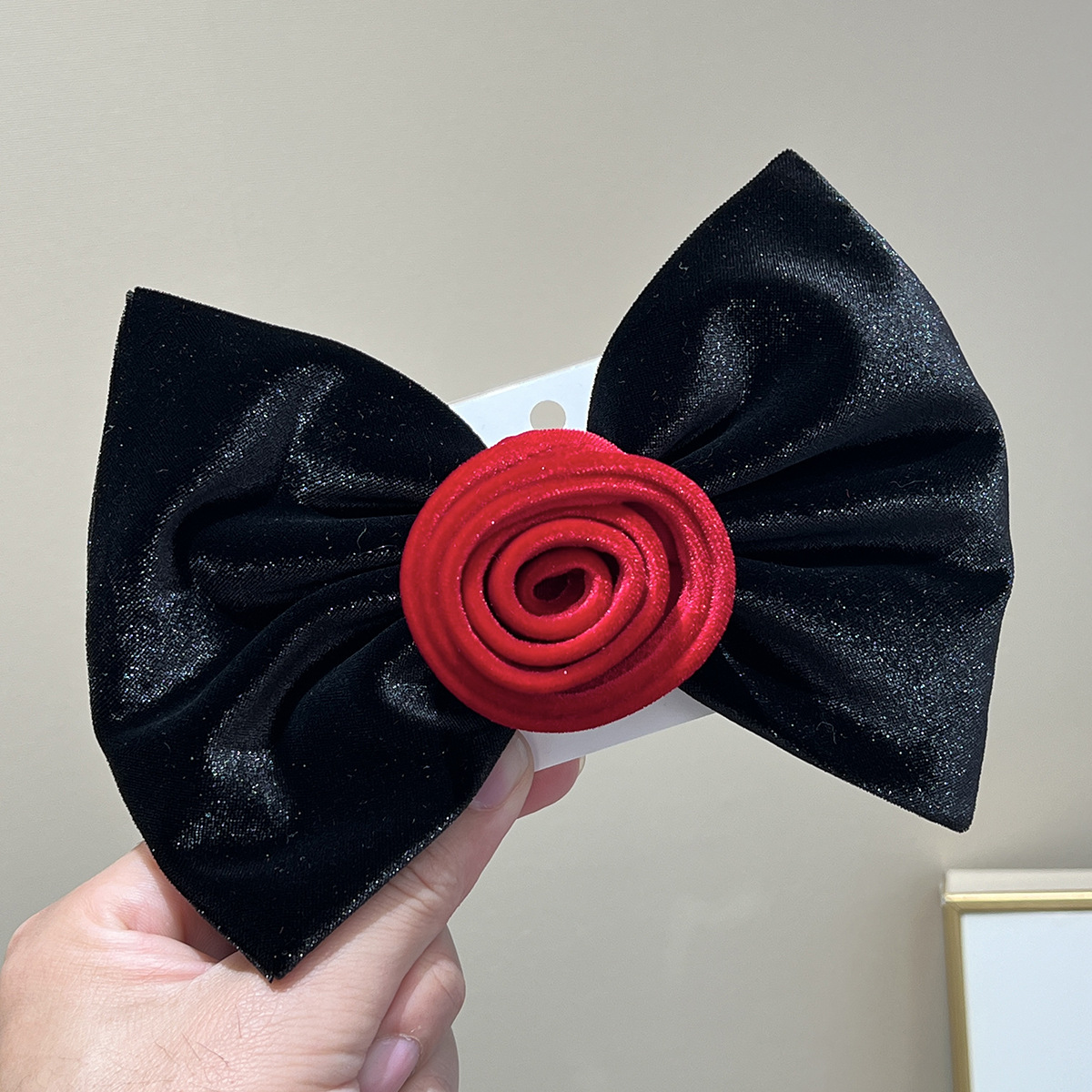 2025新年紅絲絨天鵝絨花朵髮夾女超大高級感壓發卡頂夾卷花發圈