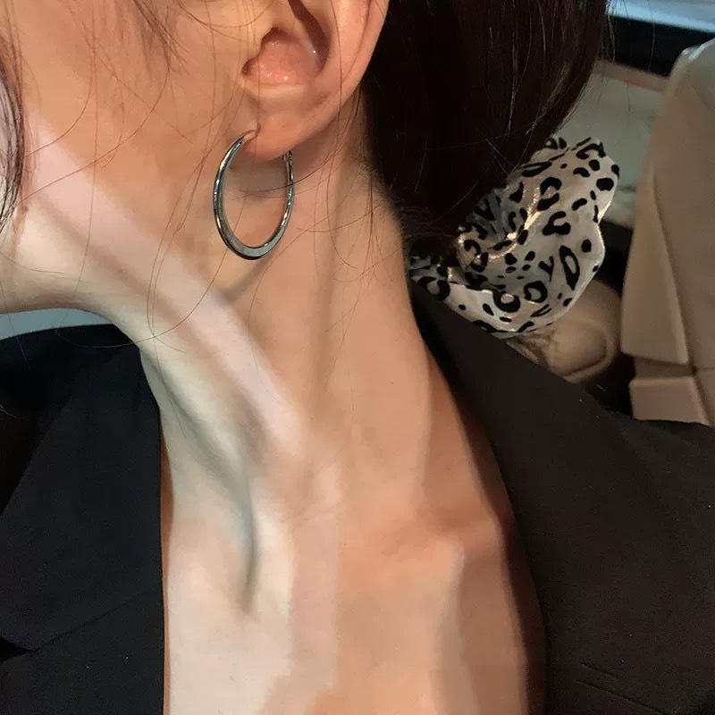 Orecchini a cerchio eleganti da donna in argento puro con charm_voghion.com