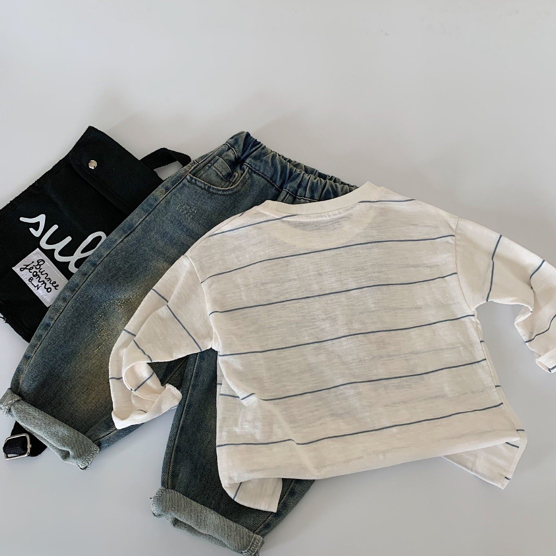 Mai Bao niños de verano camiseta de mangas largas 2025 nuevo estilo coreano de ropa de verano para niños, hombres y mujeres, blusas delgadas, moda de ropa infantil