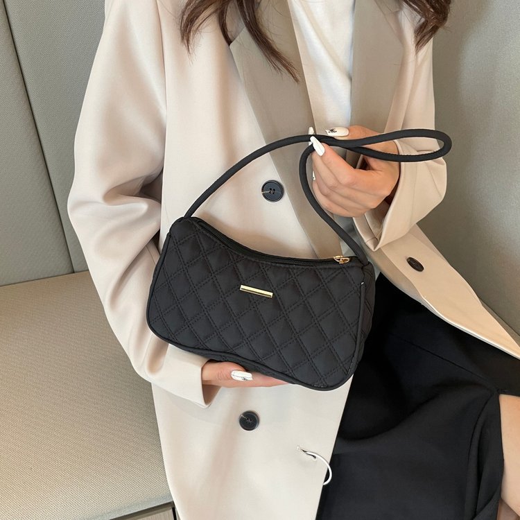 Bolsas de tendencia de ocio, bolsas populares de este año, bolsas de invierno para mujeres 2024, nuevas bolsas de mano personalizadas para hacer bolsas de hombro.