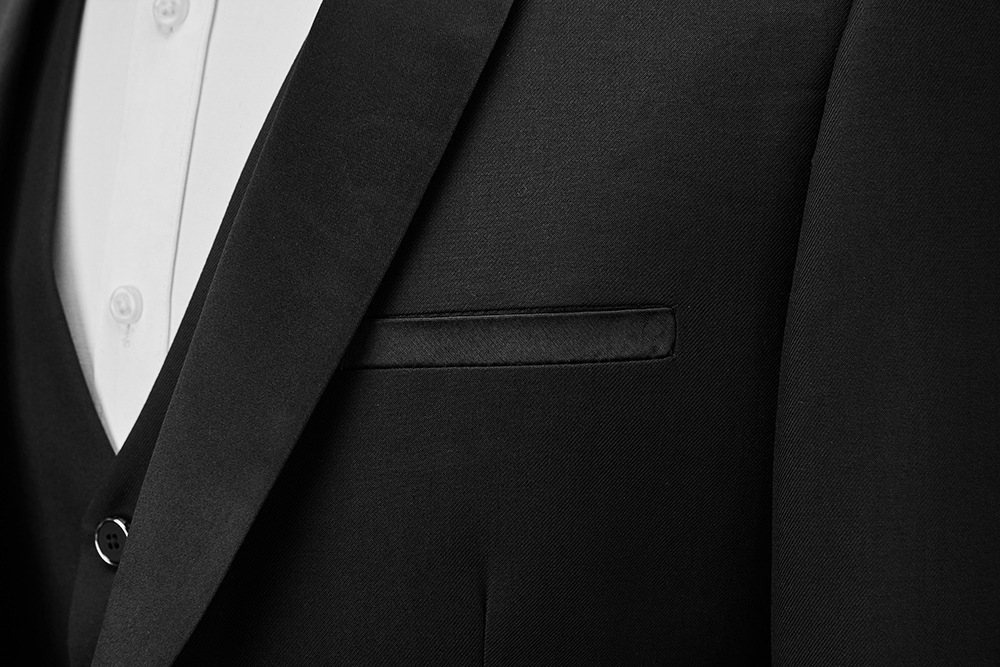 Elegante completo da uomo tre pezzi per matrimonio collo sciallato_voghion.com