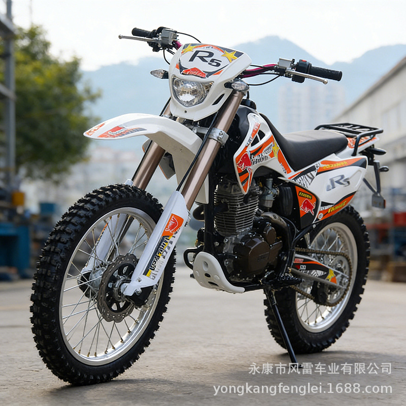 Motocicleta Todoterreno con Enfriamiento por Agua R8 300cc de Hierro y Plástico con Transmisión por Cadena