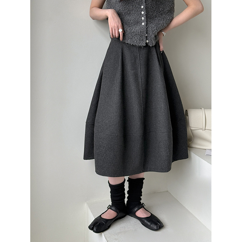 Orange Zhi's new autumn collection features a Korean-style, high-end, slimming A-line skirt and a retro half-skirt, model B677 Orange Zhi's new autumn collection features a Korean-style, high-end, slimming A-line skirt and a retro half-skirt, model B677