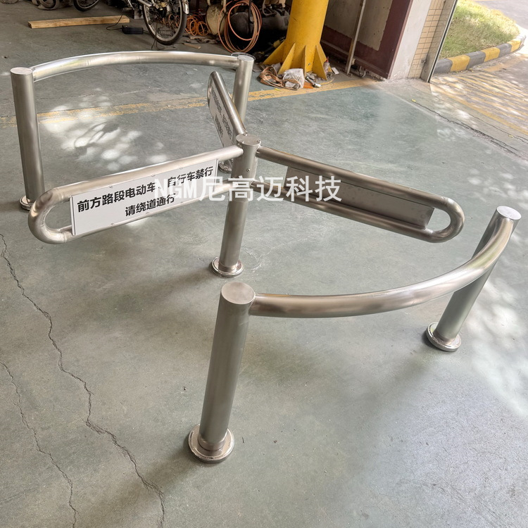公园景区半高单向旋转闸人行通道可进出360度转向辊栅车辆禁行门