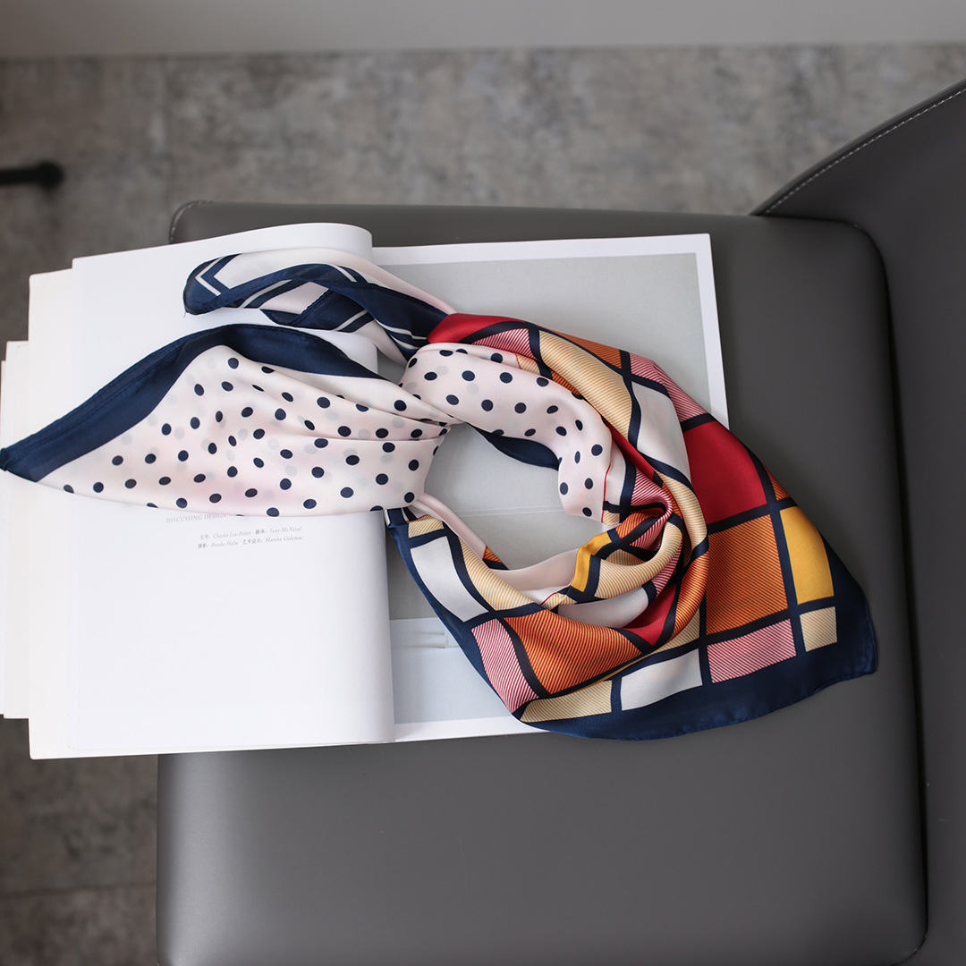 Decorative Small Square Scarf With Geometric Four Seasons Pattern_voghion.com
