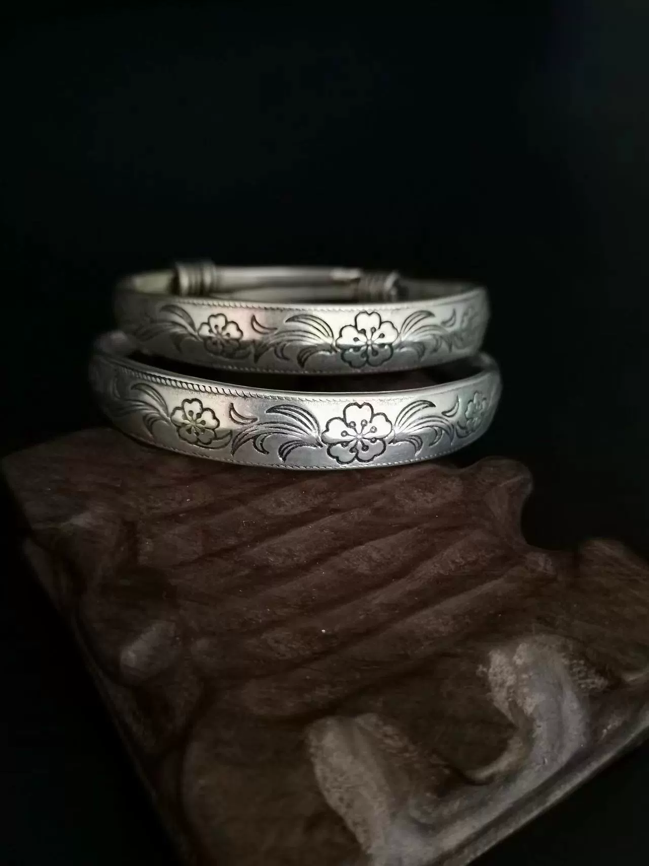 Retro ethnic silver bracelet, vintage Miao/Tibetan style, handcrafted motifs, 40 g