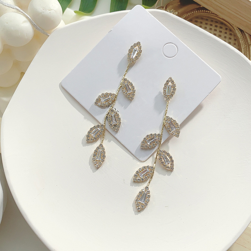 Fashion Exaggerated Leaf Tassel Earrings Silver Hoop Earrings_voghion.com