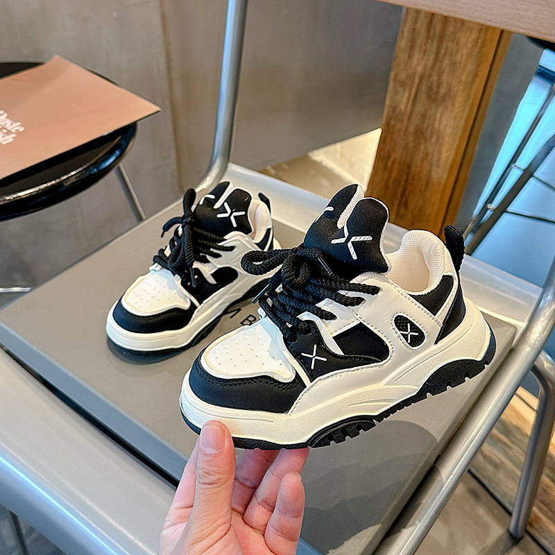 Cricketskor för barn Korean Edition Bröd Violence Bear Tide Brand Pojkar och flickor Fritidssportskor 2023 Nyhet_voghion.com