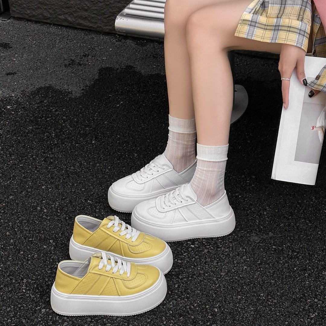 여성용 흰색 신발 2025 새로운 두꺼운 밑창 투웨어 싱글 통기성 높이 증가 운동화 작은 사람들을 위한 다용도 스포츠 및 캐주얼 신발