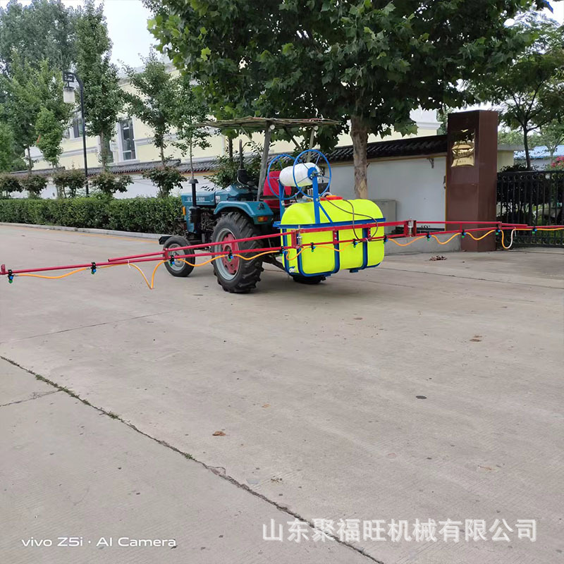 Máquina de pulverización de insecticida de maíz y trigo de cuatro ruedas, pulverización automática de tubería enrollada, pulverización de varilla de pulverización, pulverización de vegetales, algodón y soja