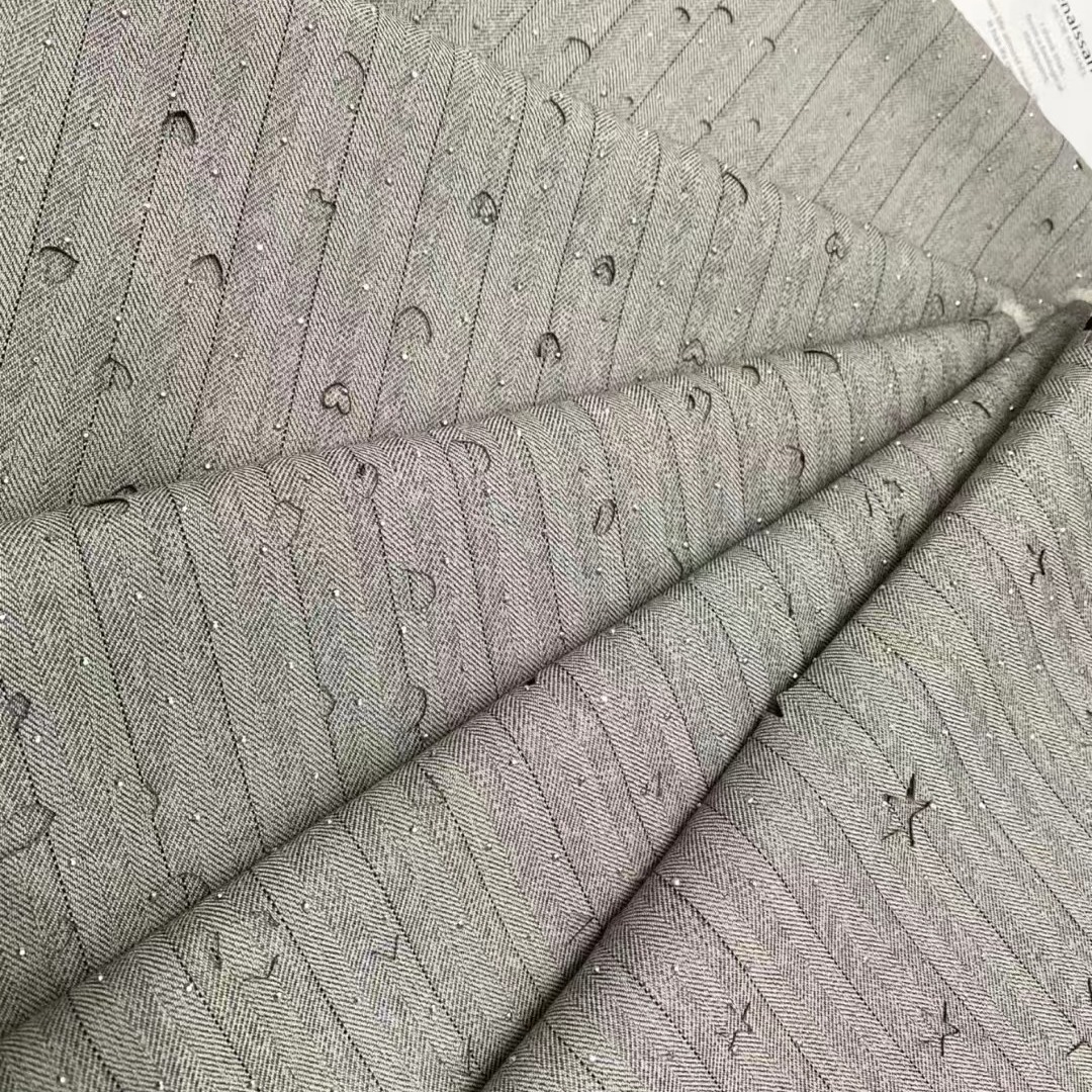 TR梭织弹力人字条纹满天星烫钻重工洞洞镂空外套西装套装时装面料