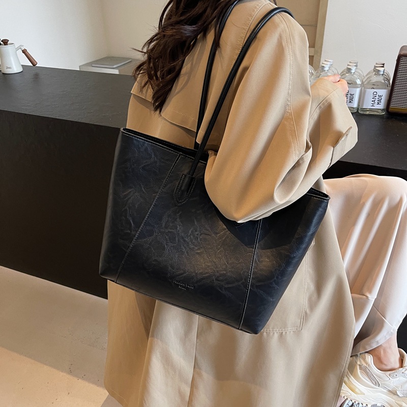 2024 niche design tote new high-end commuting women's large capacity shoulder bag trend_voghion.com