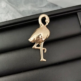 胸针;耳钉;发夹