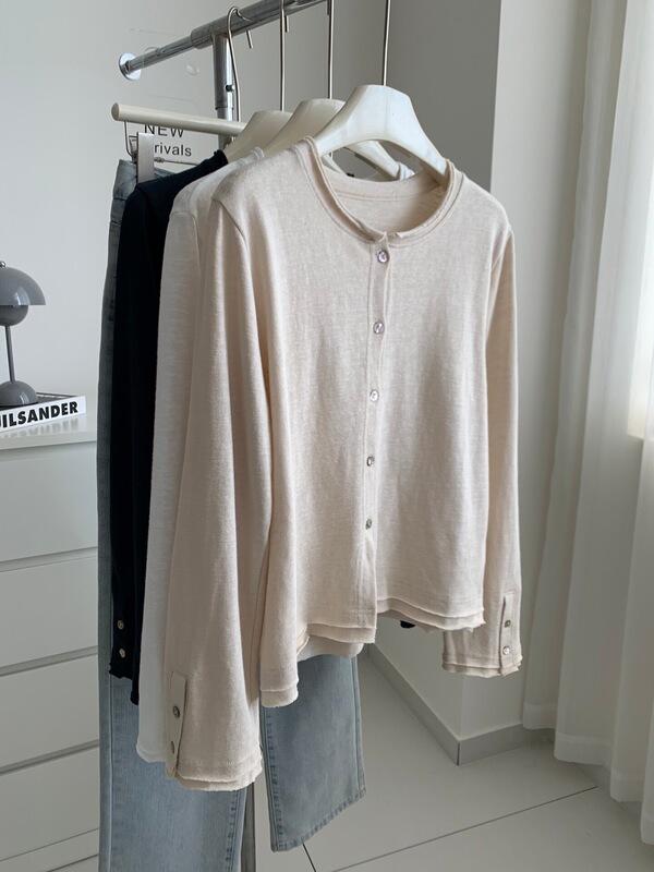 Korean-style rolled-hem round-neck cardigan with shell buttons for women, 2026 autumn versatile outerwear with frayed edges, air-conditioned jacket Korean-style rolled-hem round-neck cardigan with shell buttons for women, 2026 autumn versatile outerwear with frayed edges, air-conditioned jacket