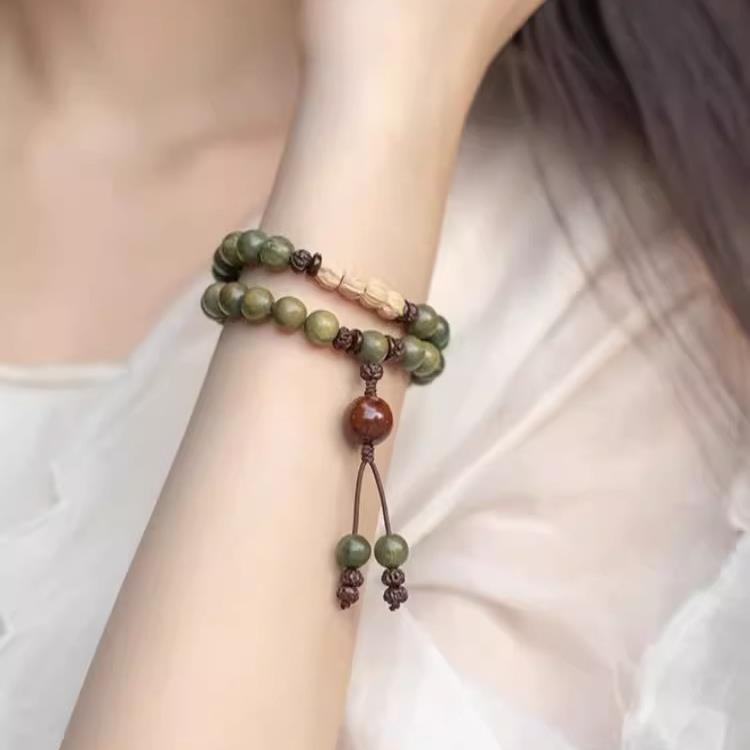Rosary with round beads green sandalwood