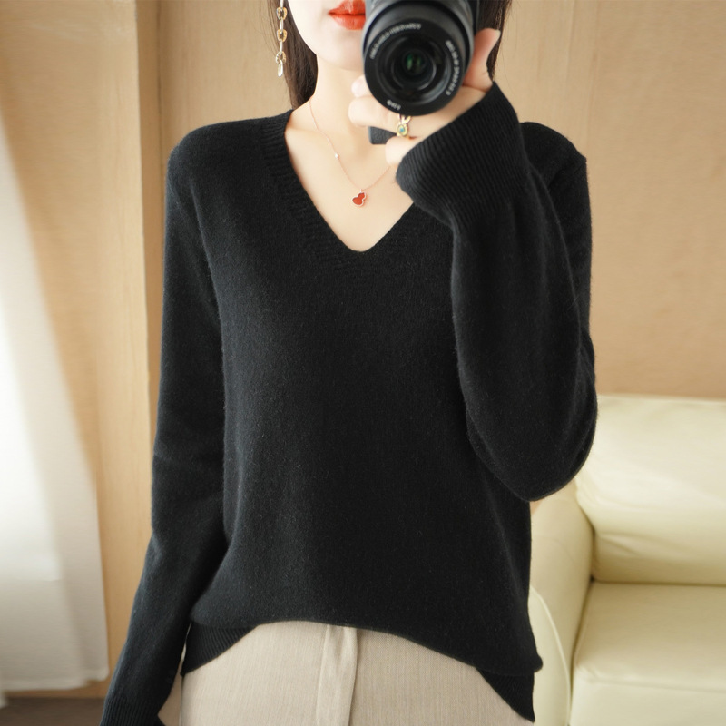 New Autumn and Winter Women's Knit Pullover Sweater with V-Neck and Plush Lining