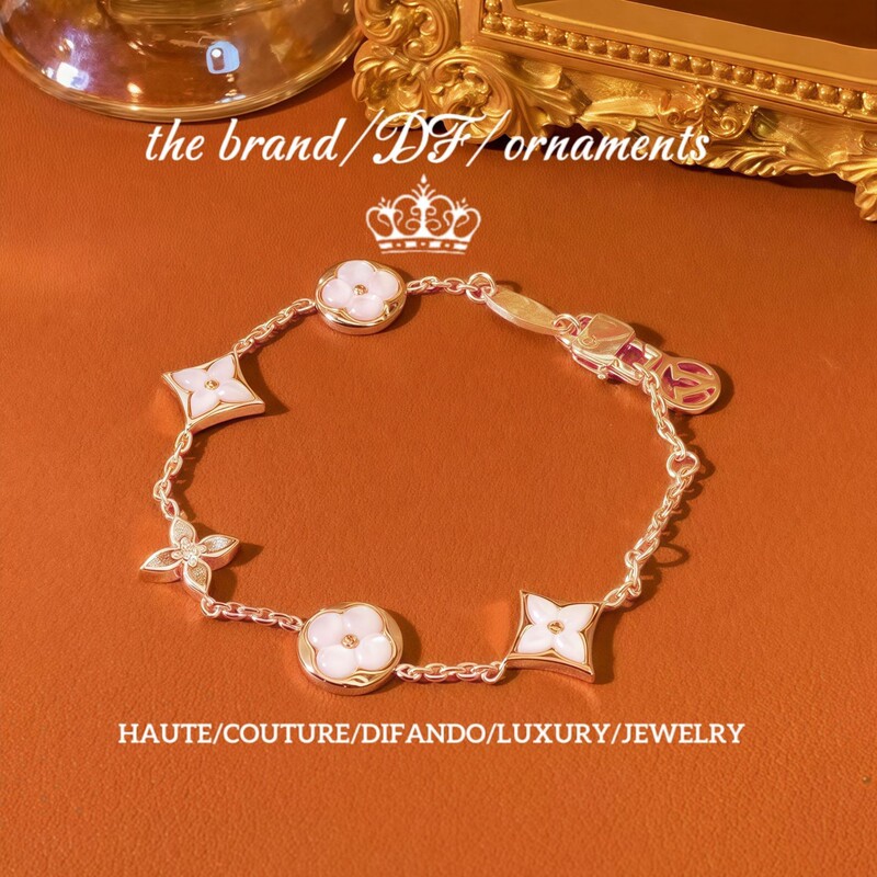 Live-Streamed Hot-Selling High-Quality Natural Mother-Of-Pearl Five-Flower Bracelet, Light Luxury, Stylish, Versatile, Non-Fading Jewelry