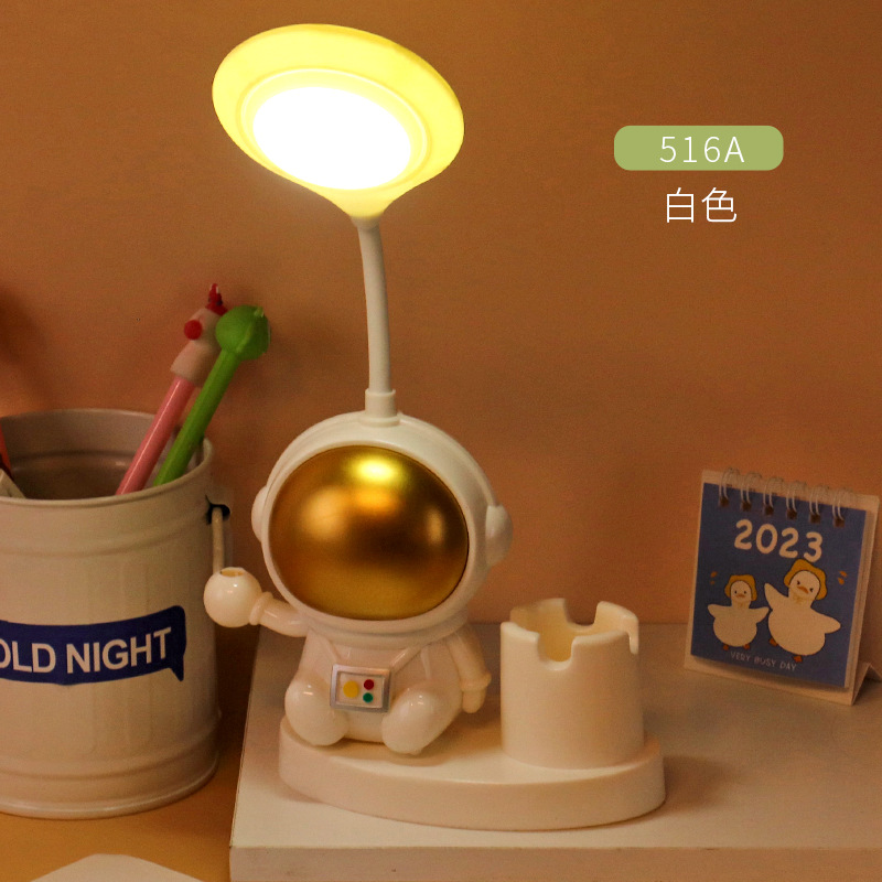 Lámpara de escritorio recargable con diseño de astronauta de dibujos animados para estudiantes, protección ocular LED, pequeño regalo para niños, logotipo personalizable, divertida