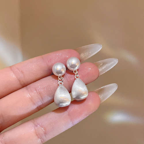 Exquisite light luxury high-end brushed droplet pearl tassel earrings for women, unique style design earrings for women