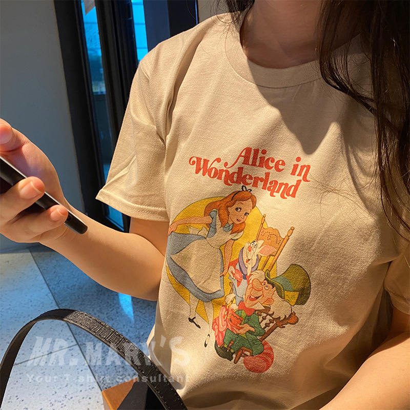 2025 New Spring and Summer Retro Alice and Small Animal Cartoon Print Women's Short-sleeved T-shirt for Students 2025 New Spring and Summer Retro Alice and Small Animal Cartoon Print Women's Short-sleeved T-shirt for Students