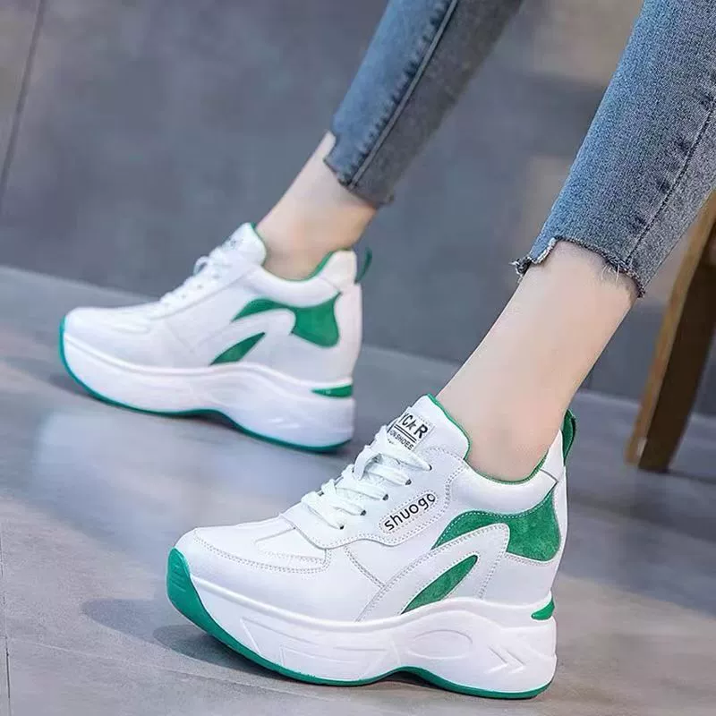 Женская спортивная повседневная обувь на толстой подошве с увеличением внутренней высоты, весна-осень 2025 года, удобные белые туфли для похудения в корейском стиле на флисовой подкладке для женщин