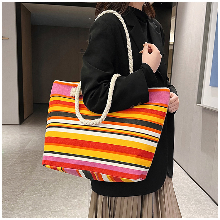 Women's Medium Canvas Geometric Stripe Streetwear Sewing Thread Square Zipper Tote Bag display picture 4