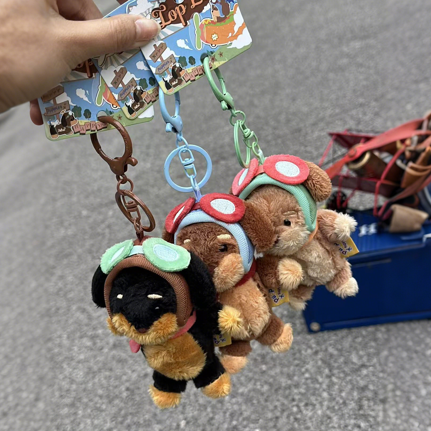 Tercera generación de papes salchicha perro-ace piloto shaker llamado peluche colgante divertido perrito llavero