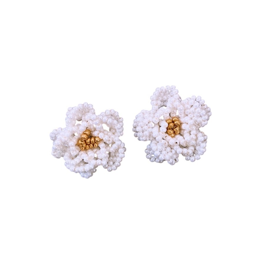 Collar de aretes de camellia retrógrado francés temperamento versátil conjunto de aretes de diseño de joyería de nicho femenina de alta calidad