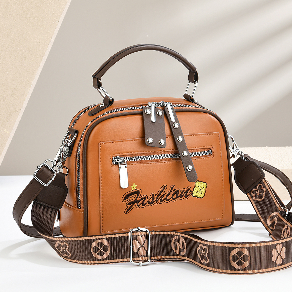 Temperamento exquisito de textura bolso cuadrado2025 bolsos de mano de mujer multicapa bolsos de hombro de moda bolsos de mochila transfronterizos
