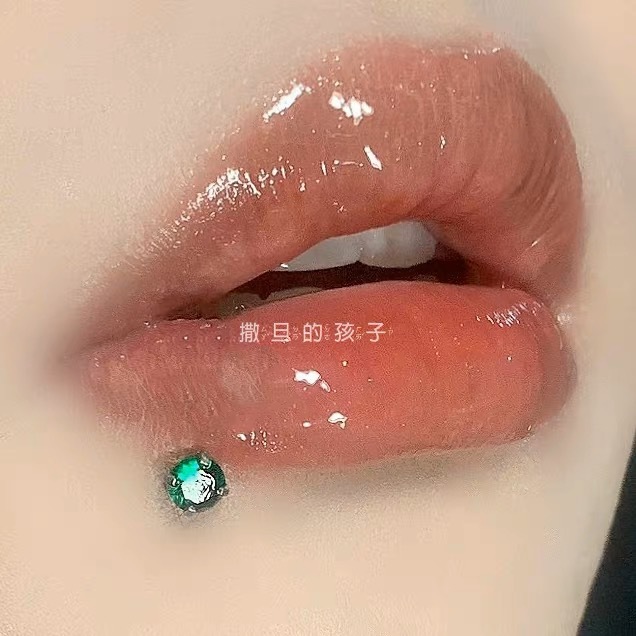Pointed titanium steel lip stud product view